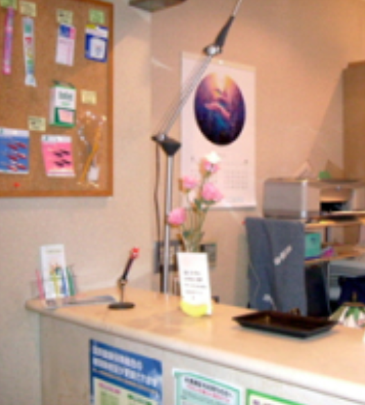 ①クリニック外観　②受付　③診療室