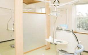 【下土狩駅から徒歩5分】歯周病専門医在籍し歯を守る治療に注力する秋山歯科医院