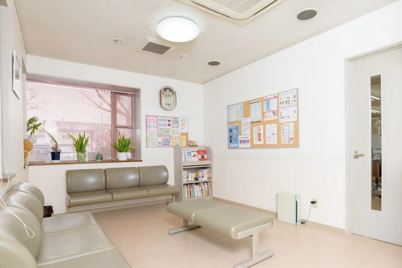 【日本先進インプラント医療学会専門医 在籍】【日本口腔インプラント学会専修医 在籍】痛みに配慮し、再生医療にも対応する若宮歯科医院