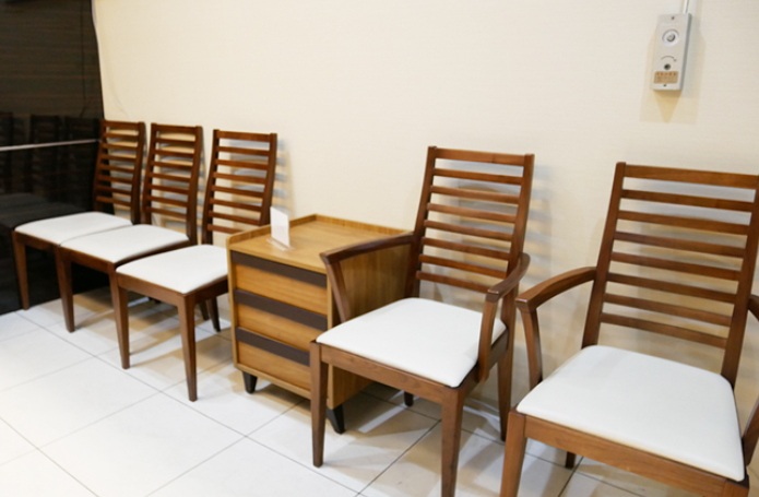 ①受付②待合スペース③治療ユニット