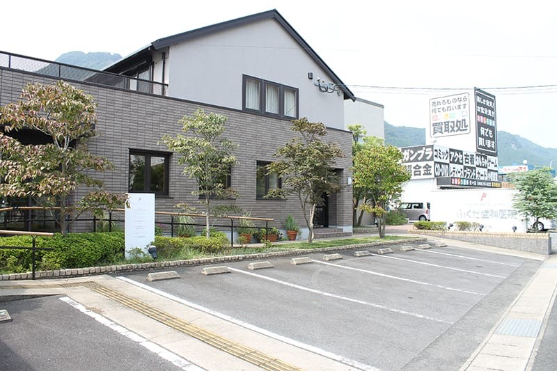 ①外観②待合室③キッズスペース