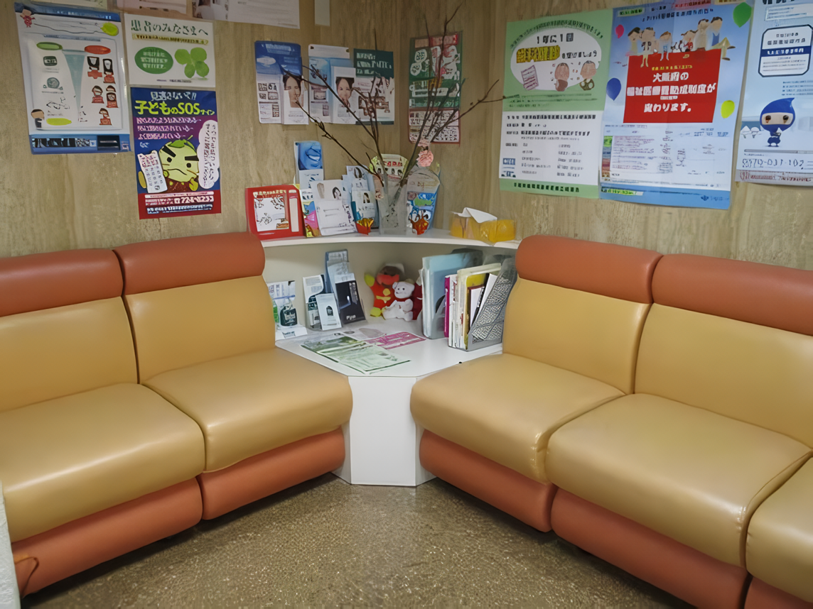 ①外観②待合室③診療スペース