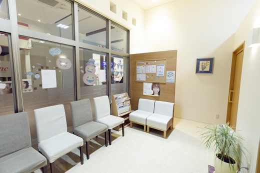 患者様とのコミュニケーションを大切にし、患者様第一の気配りのできる歯科医院を目指すキタオカ歯科医院