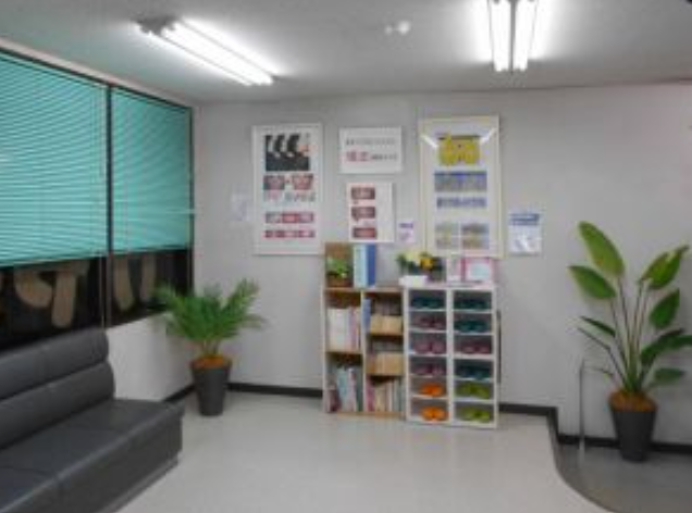 ①顎関節症の治療もおまかせください②待合室③診療室