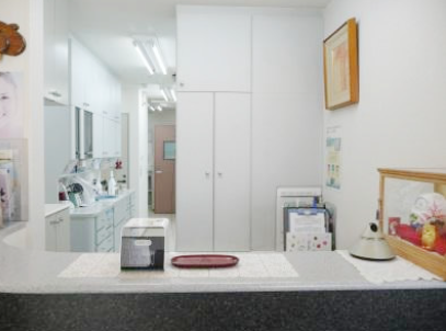 ①外観②受付③診療室