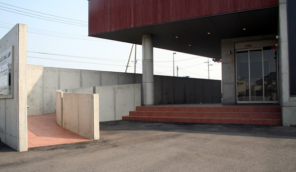 【鶴亀バス停より徒歩17分】【19時まで診療】痛くない治療・わかりやすい説明をモットーに患者様に最適な治療を提供するそりまち歯科クリニック