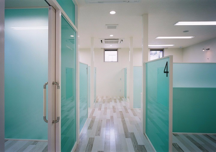 ①外観②受付③診療室