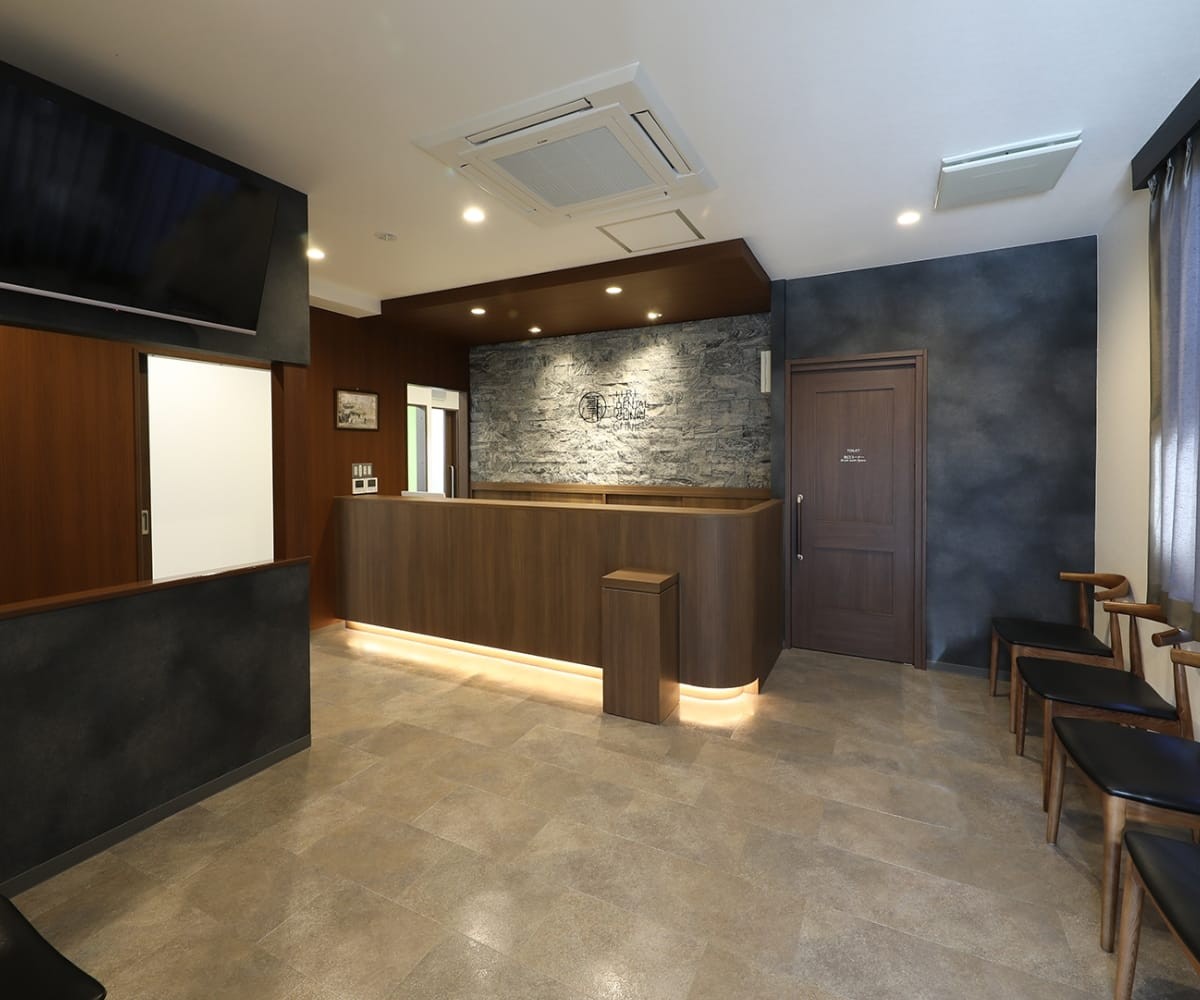 ①外観②受付③診療室