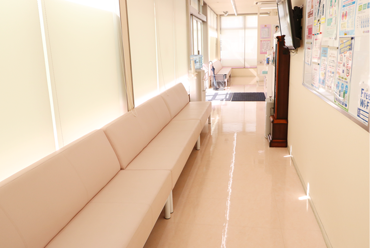 ①外観②受付③待合室