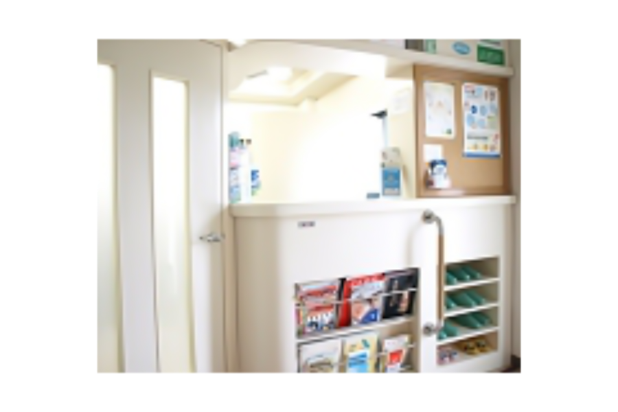 ①外観②受付③診療チェア