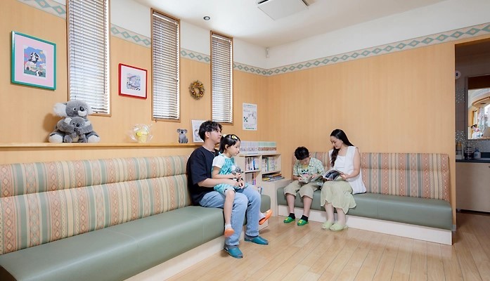 広々とした待合室にてお過ごしいただけます