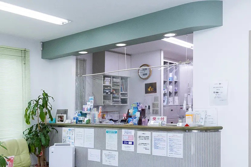 ①外観②受付③待合室