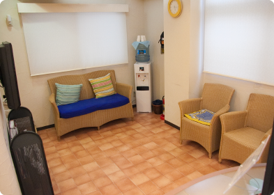 【JR湘南新宿ライン 茅ヶ崎駅から徒歩3分】最新の技術と丁寧な対話により患者様本位の治療をご提供するエメロード歯科クリニック