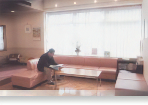 ①クリニック外観②受付③待合室