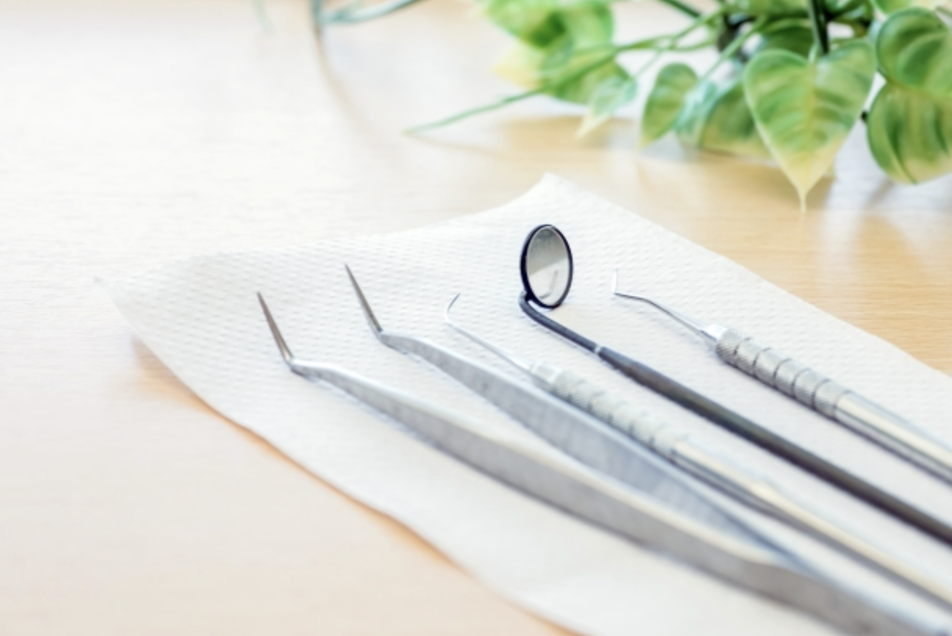 患者様の将来的な口腔内の健康を守るため、定期的なケアとアドバイスを提供しています