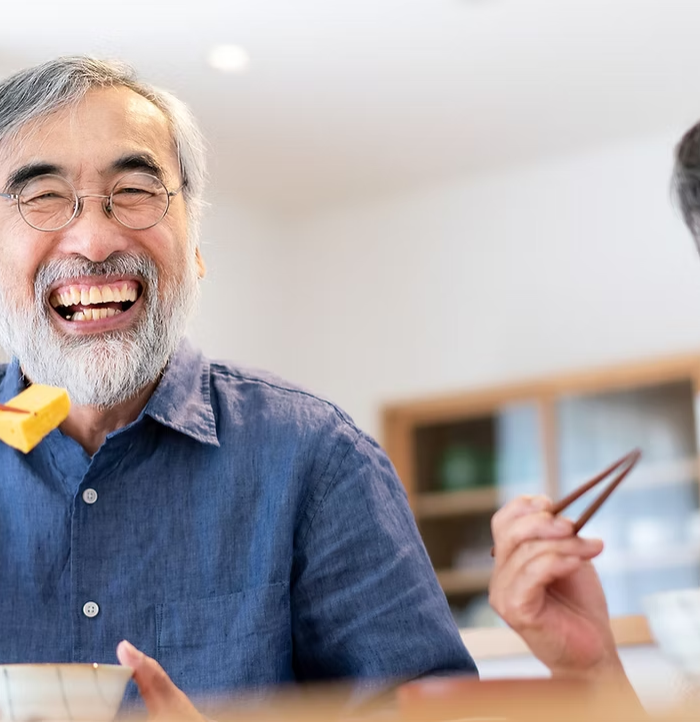 しっかり噛める入れ歯で、食事を味わいましょう
