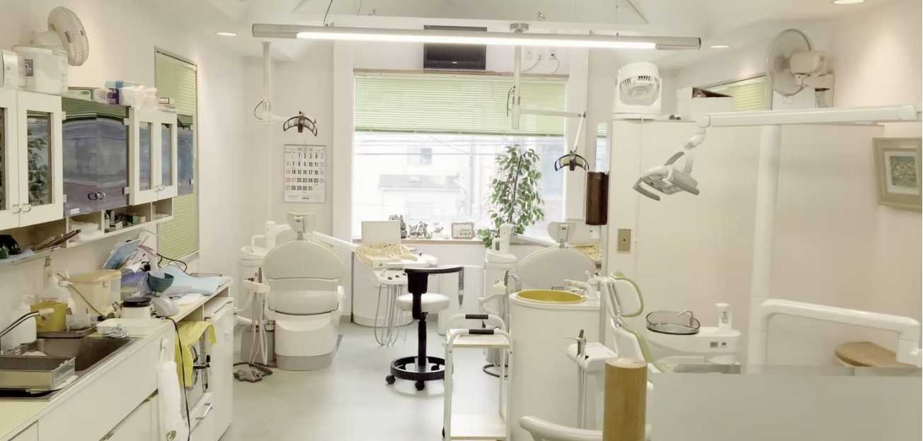【鶴見駅 徒歩5分】【矯正専門医 在籍】予防から矯正・インプラントまで相談できる歯科医院