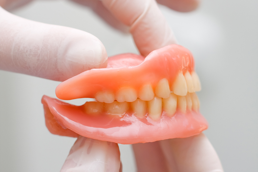 予算や目的に応じた入れ歯治療を選択できます