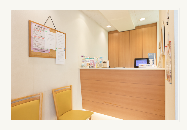 ①医院外観 ②③院内風景