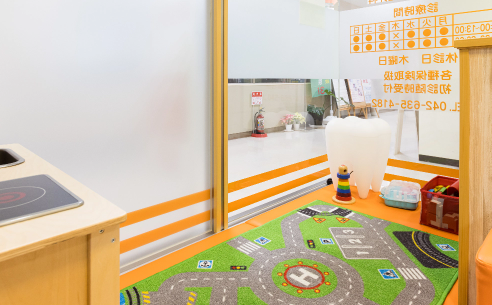 ①受付②診療室③キッズスペース