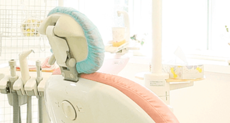 ①歯科医院外観②診療チェア③キッズスペース