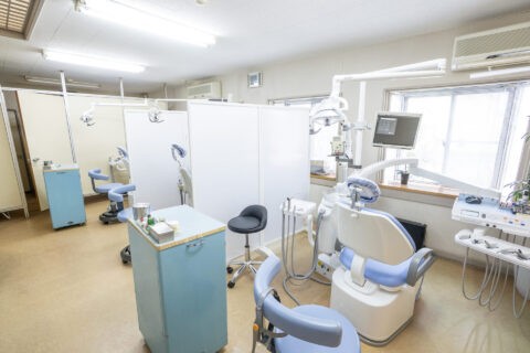 ①外観②受付③診療室