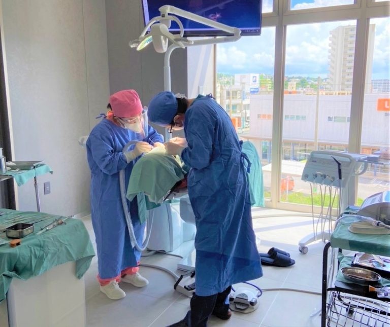 精度と安全性を重視したインプラント治療に取り組んでいます。