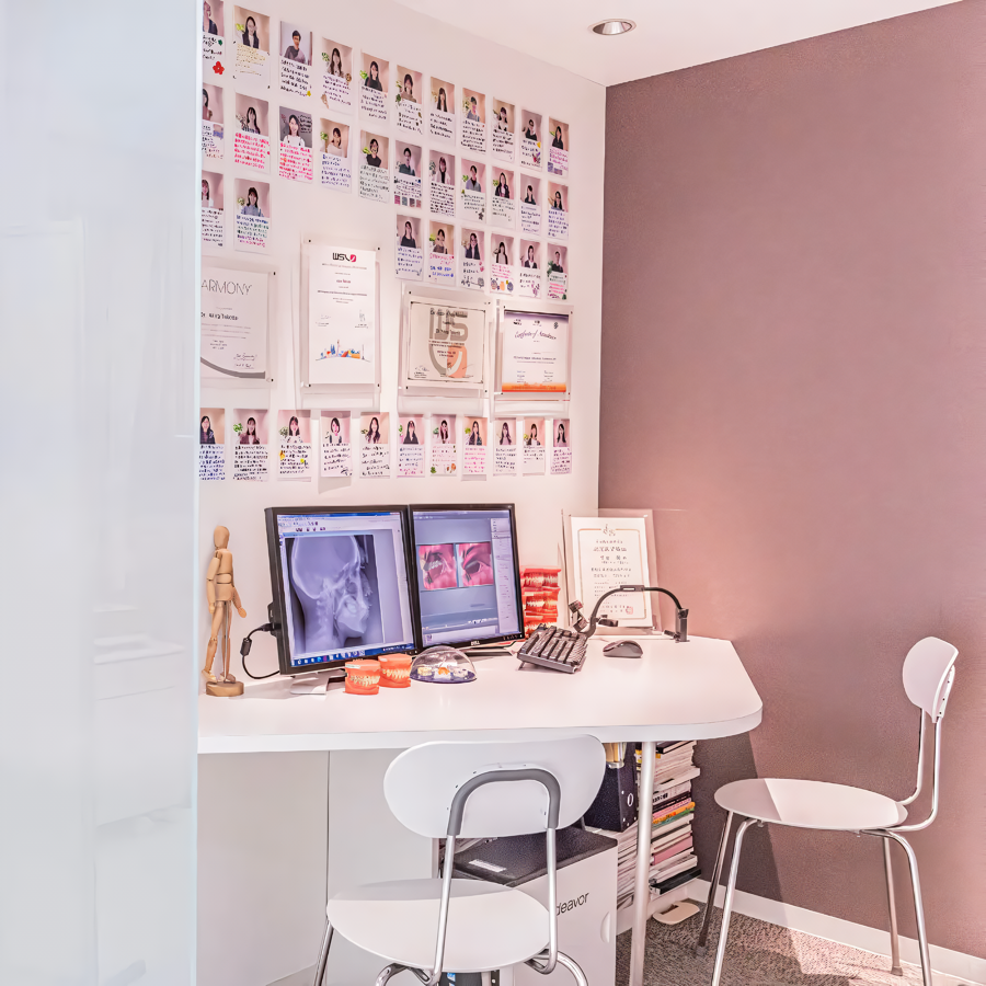 マウスピース矯正より、裏側矯正の方が様々なメリットがあります