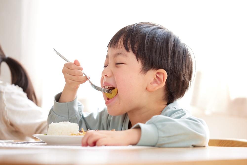 お子様の口周りの筋肉や舌の働きを丁寧に検査しています