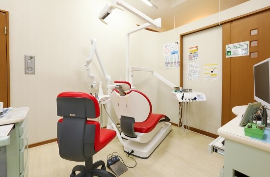 【体育館西バス停 徒歩1分】歯周病治療と予防歯科に取り組むさかい歯科