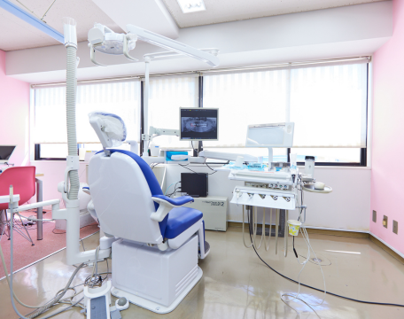 ①歯科医院外観②受付③診療スペース