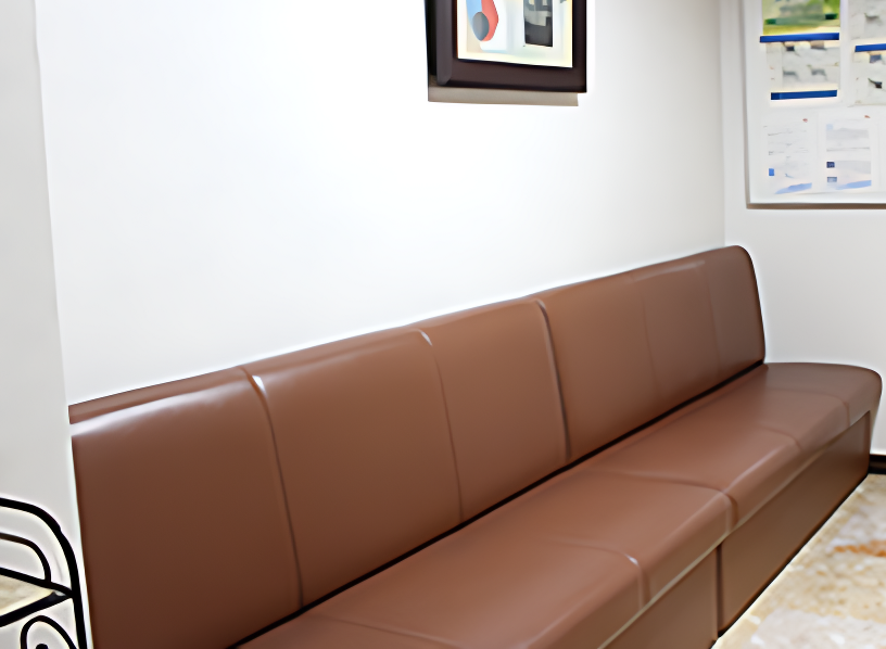 ①診療室②待合室③診察風景