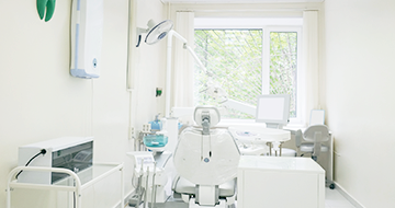 【初芝駅より徒歩30秒】目印は青い看板！チーム医療で質の高い歯科診療を提供「中川歯科医院」