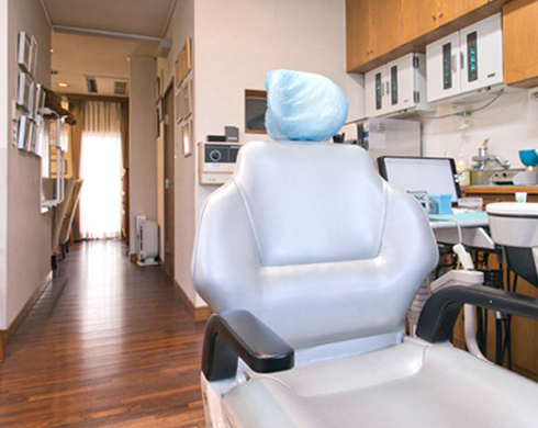 ①待合室　②診療室　③治療器具※写真はイメージです。
