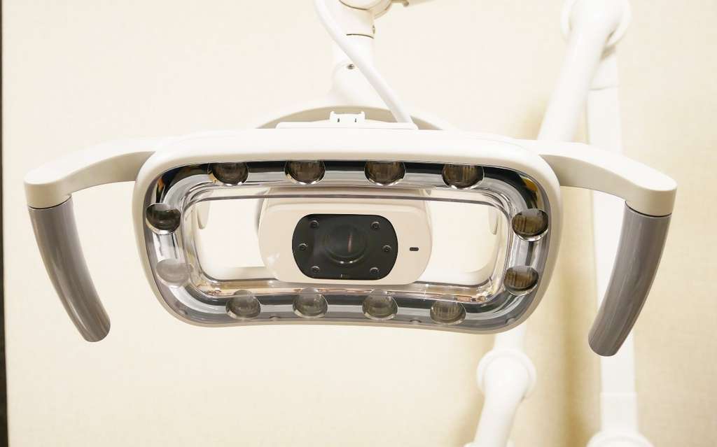 口腔内カメラ付き診察台ライト