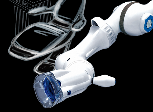 口腔外バキュームにより細かな粉塵を吸い取っています