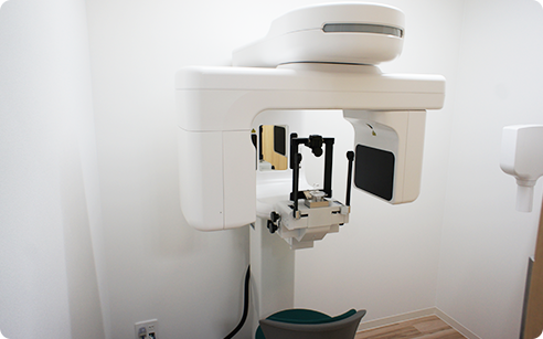 歯科用CTで残存歯や骨の状態を三次元解析し、詰め物や被せ物の適合精度を高めます