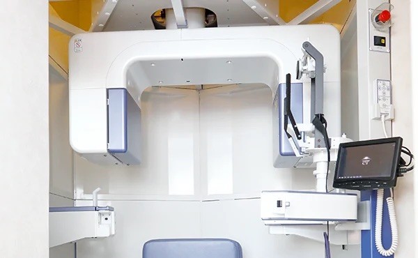①医院外観②診療室③歯科用CT