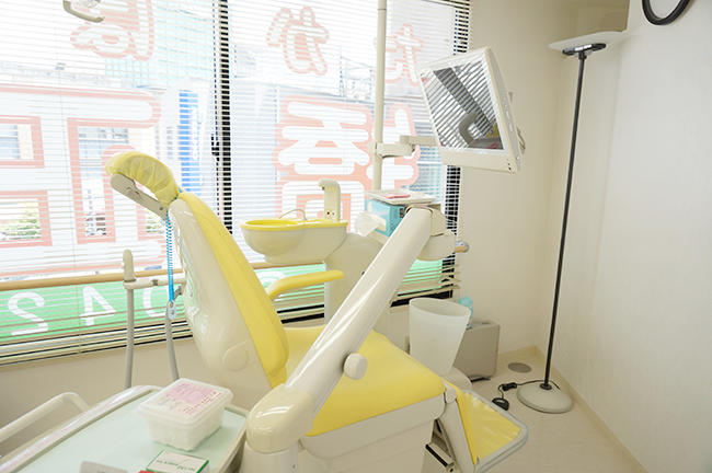 【京王線高幡不動駅より徒歩1分】子供から大人まで幅広く対応する、たかはた矯正歯科