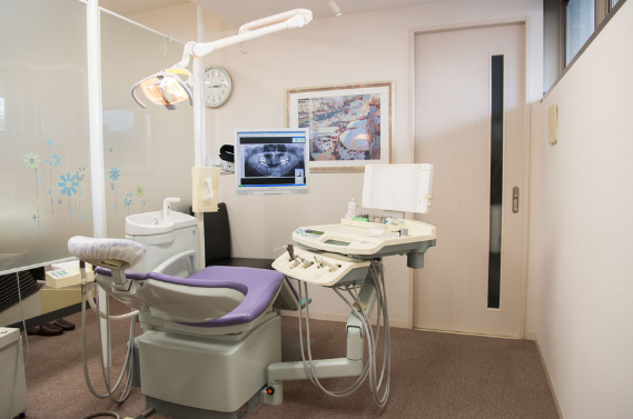 【平山城址公園駅 徒歩1分】優しい対応で、患者様一人ひとりに合わせた治療を提案する「SERAデンタルオフィス平山城址公園前歯科」