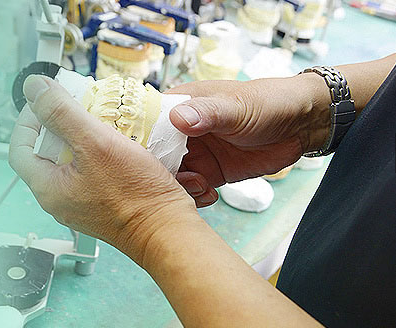 ①丁寧なカウンセリングを行ないます②安心しておまかせください③患者様お一人お一人のお口の状態に合わせて丁寧にお作りします