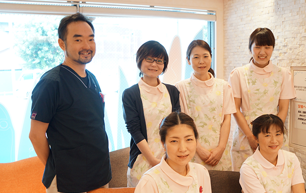 院長の永海 一秀とスタッフ一同