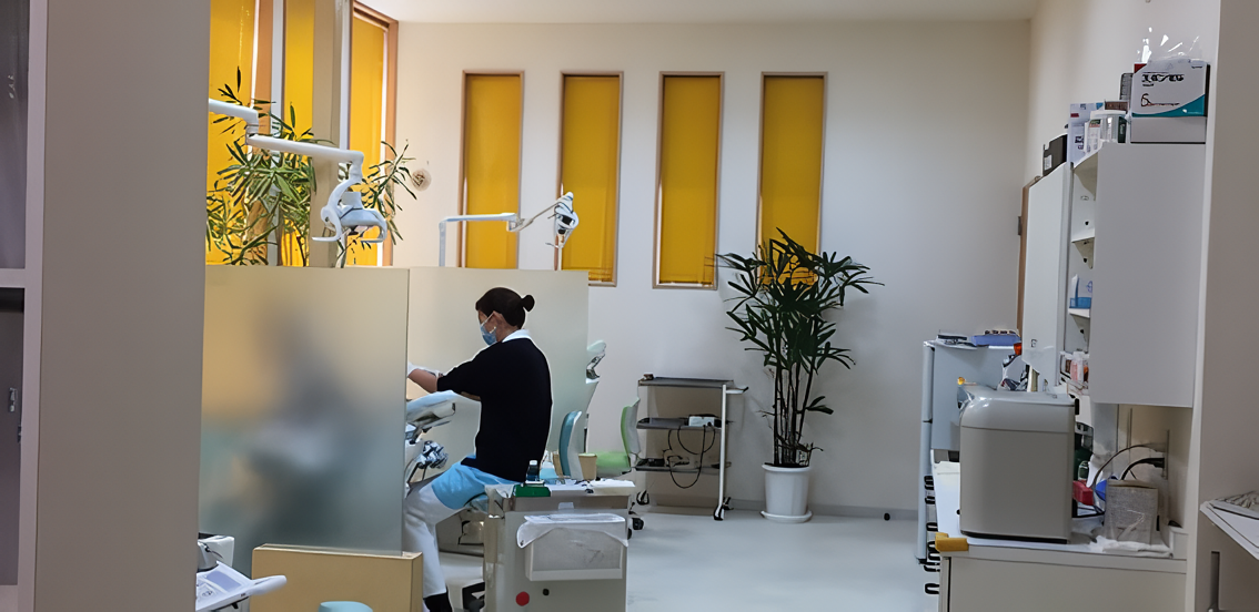 ①外観②看板③診療風景