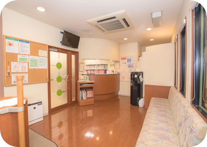 ①医院外観②入口③待合室