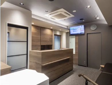 ①外観②受付③診療スペース