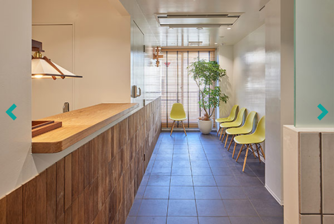 ①クリニック外観②受付③診療チェア