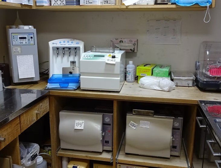 使用済みの器具を滅菌するための機器