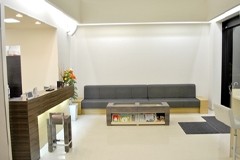 ①外観②受付③待合室