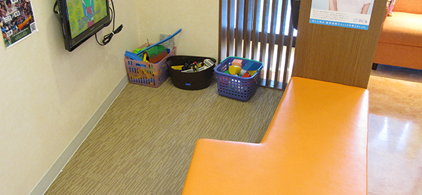 お子様が退屈せず済むようチャイルドコーナーがございます