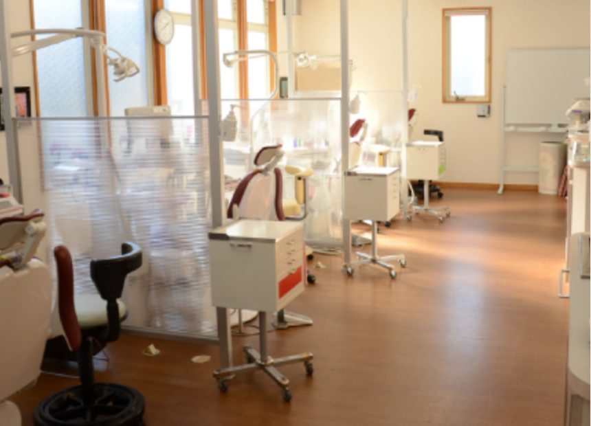 ①受付②診察室③診療